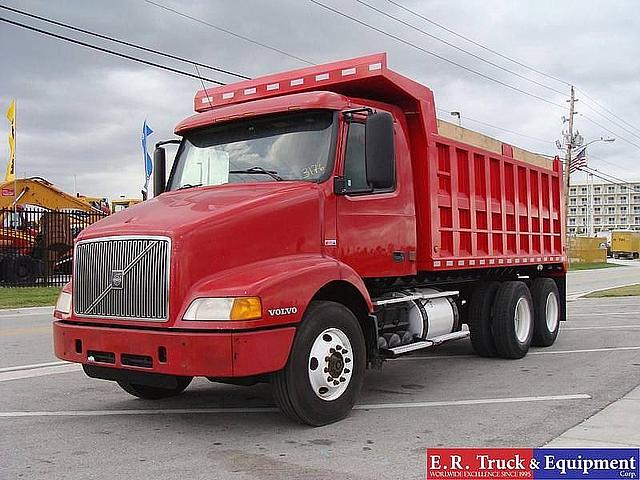 2001 VOLVO VNM64T200 Miami Florida Photo #0081933A