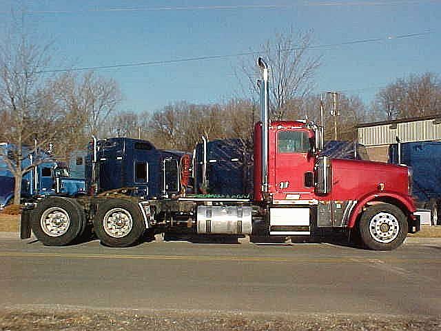 2001 FREIGHTLINER FLD13264T-CLASSIC XL Kansas City Missouri Photo #0081945A