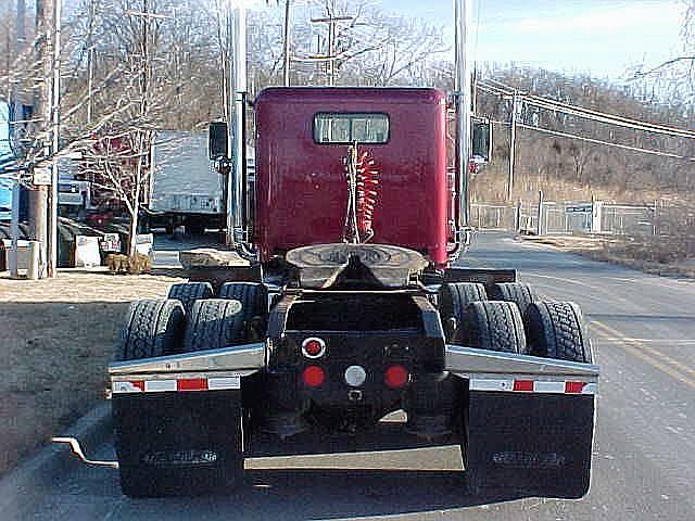 2001 FREIGHTLINER FLD13264T-CLASSIC XL Kansas City Missouri Photo #0081945A