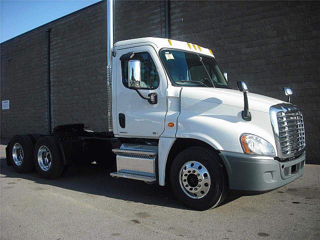 2011 FREIGHTLINER CA12564ST - CASCADIA Saint Cloud Minnesota Photo #0082179F