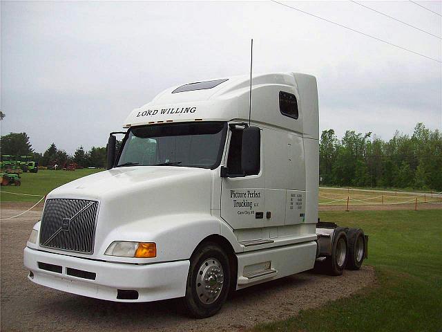 2000 VOLVO VNL64T660 Marlette Michigan Photo #0082195B