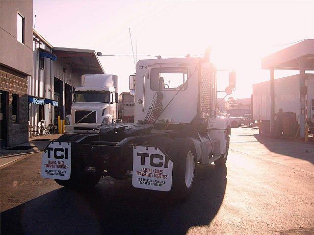 2002 FREIGHTLINER FLD11242ST Los Angeles California Photo #0082213A