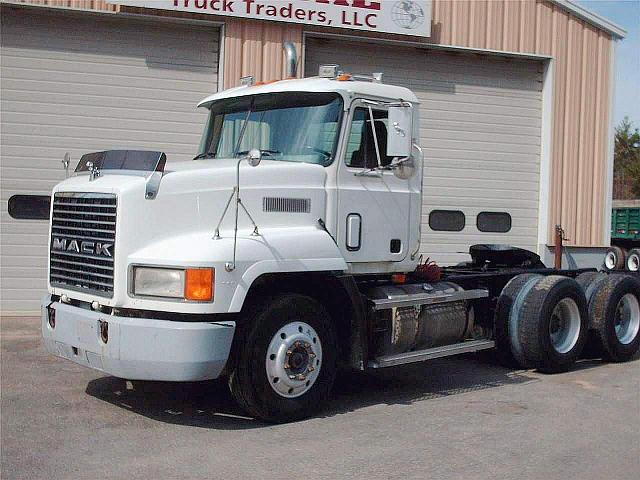 1998 MACK CH613 Salisbury Massachusetts Photo #0082256A