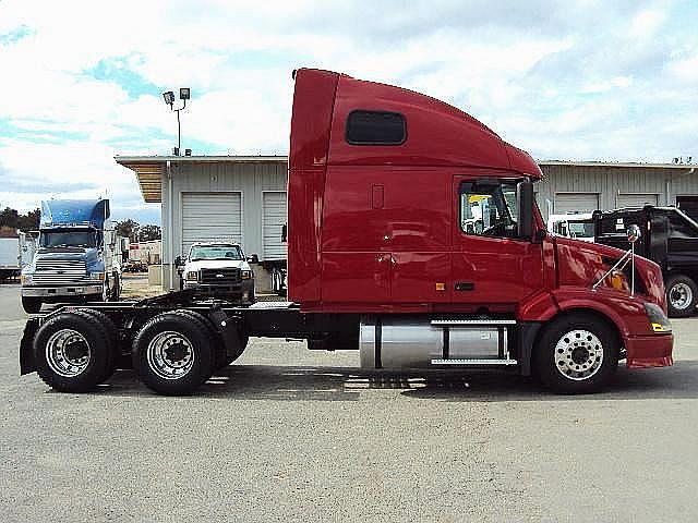 2008 VOLVO VNL64T670 Seabrook New Hampshire Photo #0082279A