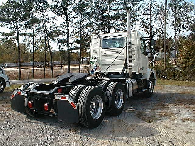 2011 VOLVO VNM64T200 ASHLAND Virginia Photo #0082282A