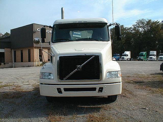 2011 VOLVO VNM64T200 ASHLAND Virginia Photo #0082282A