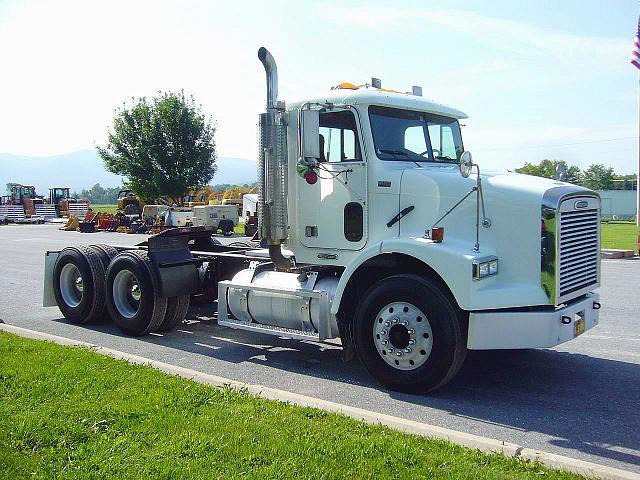 2002 FREIGHTLINER FL112 Middlebury Vermont Photo #0082313A