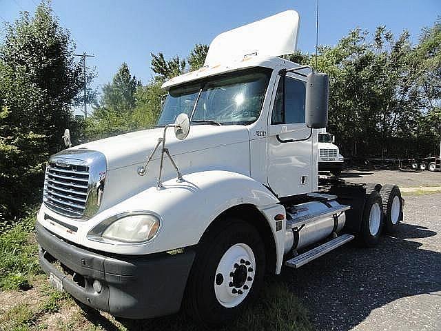 2005 FREIGHTLINER CL12042ST-COLUMBIA 120 Philadelphia Pennsylvania Photo #0082351A