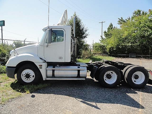 2005 FREIGHTLINER CL12042ST-COLUMBIA 120 Philadelphia Pennsylvania Photo #0082351A