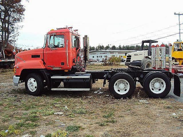 2001 MACK CH613 Seabrook New Hampshire Photo #0082382A