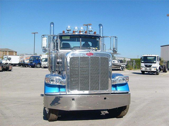 2011 PETERBILT 388 Buda Texas Photo #0082472A