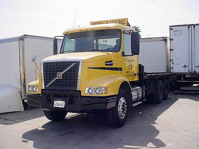 2002 VOLVO VHD64B200 Whittier California Photo #0082543A