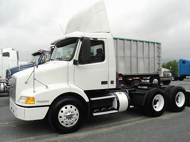 2001 VOLVO VNM64T200 Frystown Pennsylvania Photo #0082607A