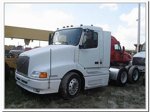 2000 VOLVO VNM64T200 Miami Florida Photo #0082856A