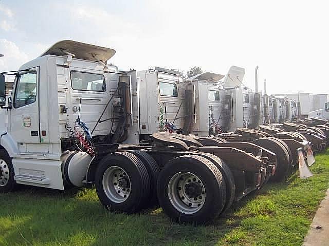 2000 VOLVO VNM64T200 Miami Florida Photo #0082856A