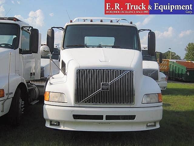 2000 VOLVO VNM64T200 Miami Florida Photo #0082856A