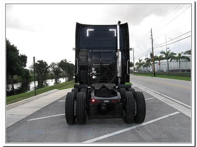 2001 VOLVO VNL64T780 Miami Florida Photo #0082938A