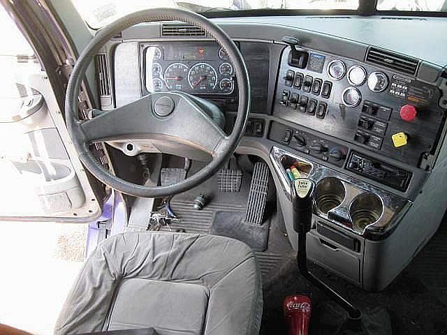 2004 FREIGHTLINER CL12064ST-COLUMBIA 120 Longview Texas Photo #0082985C