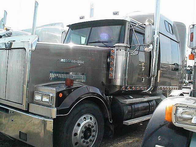 2001 WESTERN STAR 4964EX Billings Montana Photo #0082986A