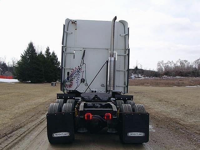 2004 FREIGHTLINER CL12042ST-COLUMBIA 120 Salem Wisconsin Photo #0083407A