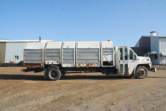 1993 FORD F700 Jackson Minnesota Photo #0084510A