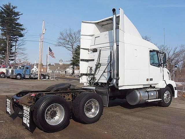 2004 VOLVO VNL64T630 Seabrook New Hampshire Photo #0084572A