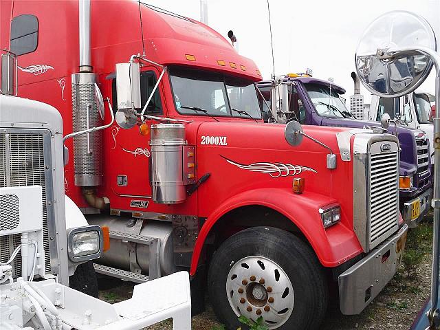 2000 FREIGHTLINER FLD12064T-CLASSIC Caledonia New York Photo #0084581A