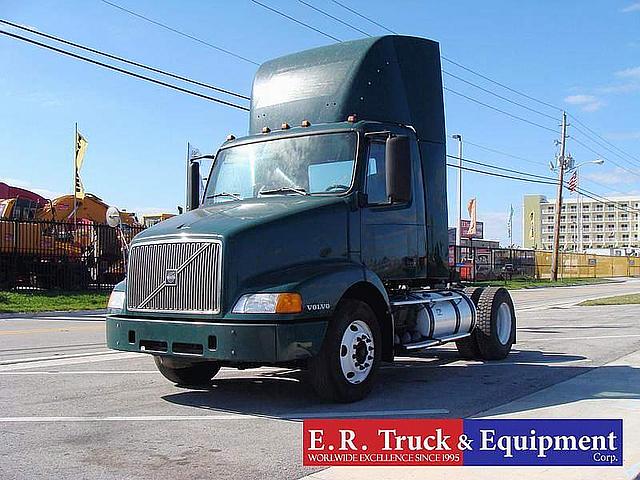 2002 VOLVO VNM42T200 Miami Florida Photo #0084644D