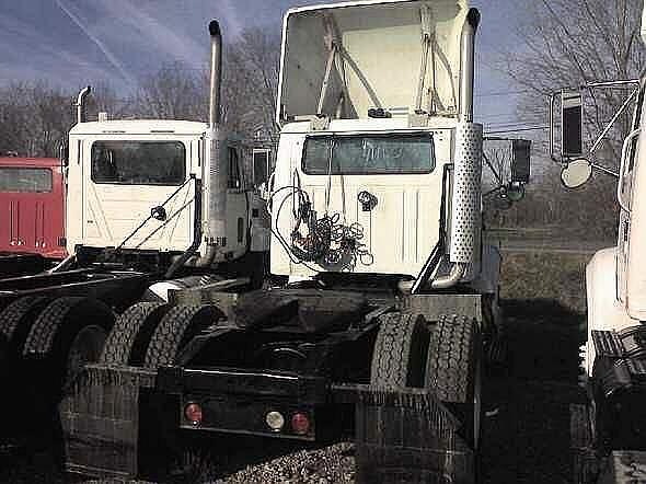 2001 INTERNATIONAL 8100 Mount Vernon Ohio Photo #0084798A