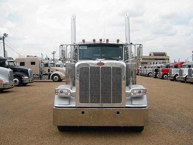 2011 PETERBILT 389 Irving Texas Photo #0084928A