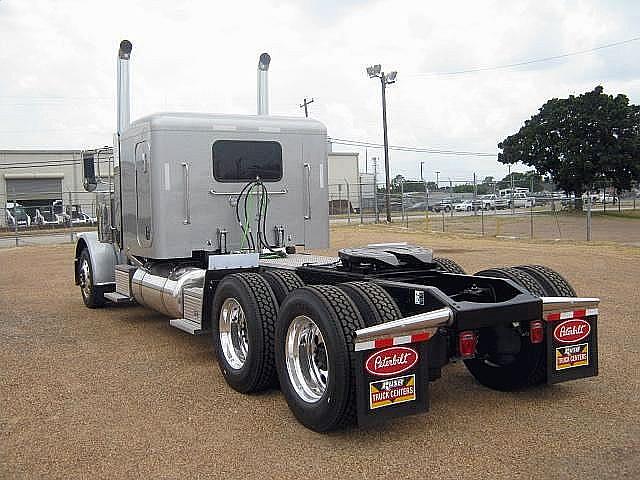 2011 PETERBILT 389 Irving Texas Photo #0084928A