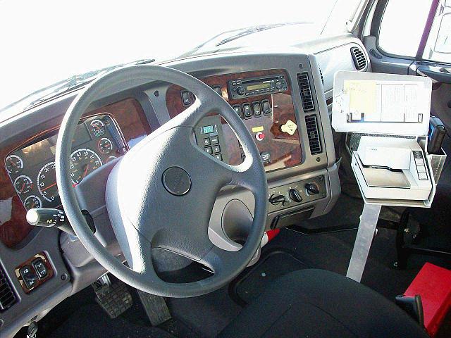 2011 FREIGHTLINER BUSINESS CLASS M2 106 Westbrook Maine Photo #0085090A