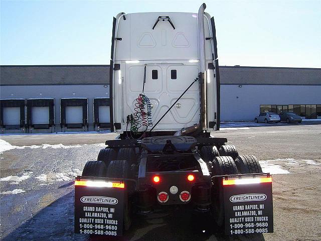 2010 FREIGHTLINER CA12564SLP - CASCADIA Grand Rapids Michigan Photo #0085376A