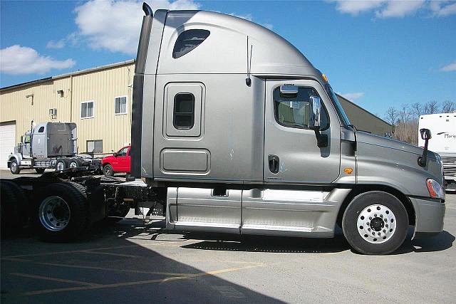 2009 FREIGHTLINER CA12564ST - CASCADIA SHREWSBURY Massachusetts Photo #0085478A