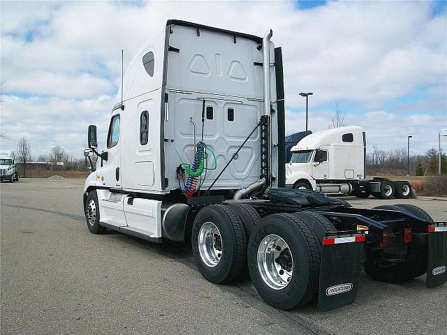 2011 FREIGHTLINER CA12564SLP - CASCADIA Ypsilanti Michigan Photo #0085556A