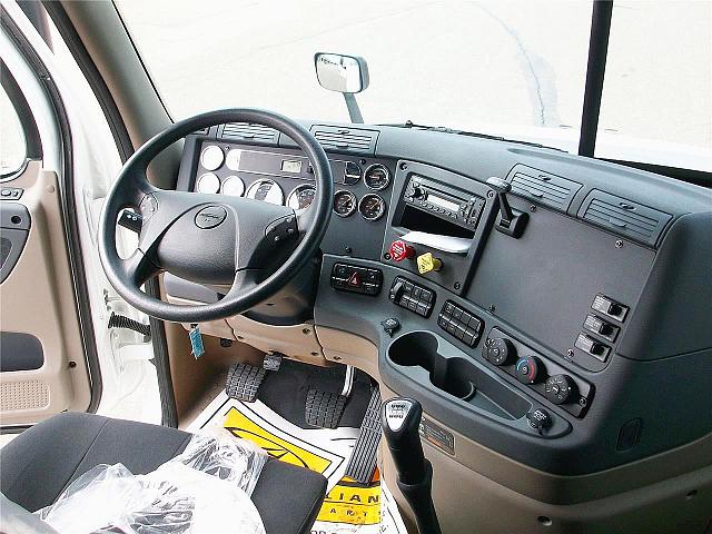 2011 FREIGHTLINER CA12564SLP - CASCADIA Ypsilanti Michigan Photo #0085556A