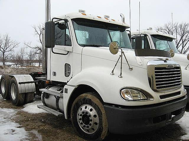 2006 FREIGHTLINER CL12064ST-COLUMBIA 120 Stratford South Dakota Photo #0085730A