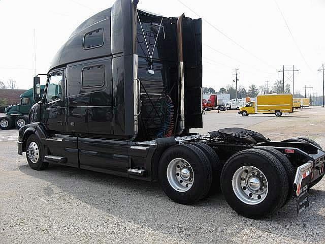 2009 VOLVO VNL64T780 Fontana California Photo #0085765A