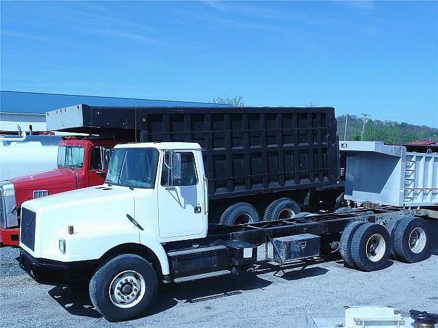 1998 VOLVO WG64 Nitro West Virginia Photo #0086355B