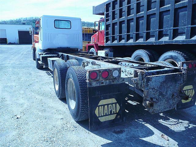 1998 VOLVO WG64 Nitro West Virginia Photo #0086355B