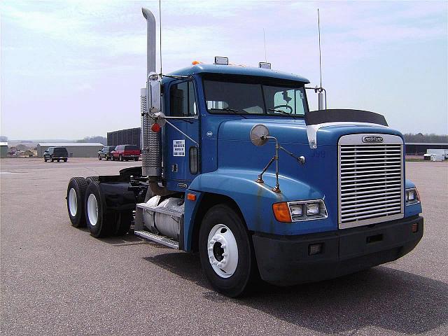 1997 FREIGHTLINER FLD12064 Marshfield Wisconsin Photo #0086516A