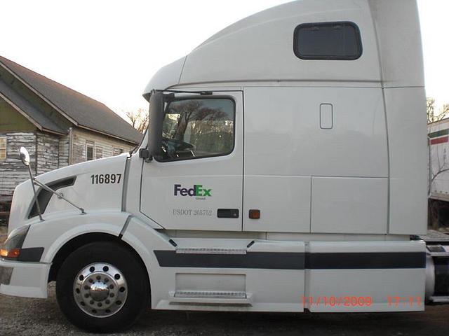 2005 VOLVO VNL64T670 charlotte North Carolina Photo #0086601A