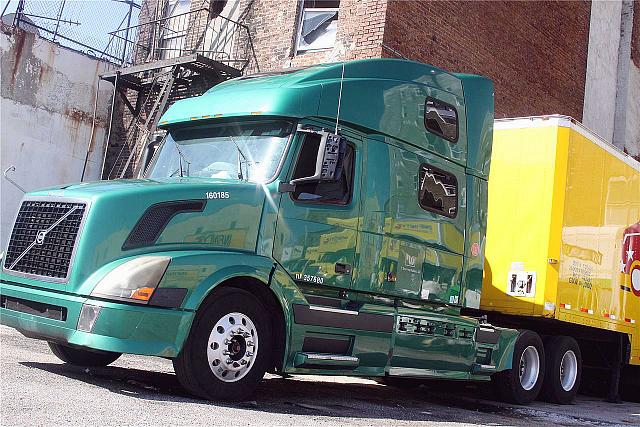 2004 VOLVO VNL64T780 Bronx New York Photo #0086718A