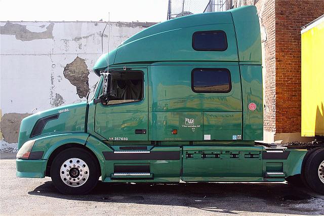 2004 VOLVO VNL64T780 Bronx New York Photo #0086718A