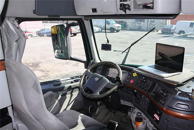 2004 VOLVO VNL64T780 Bronx New York Photo #0086718A