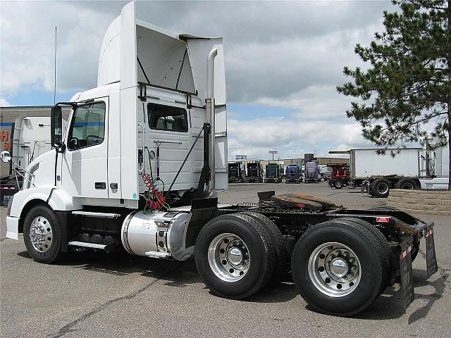 2008 VOLVO VNL64T300 Sauk Rapids Minnesota Photo #0086818F