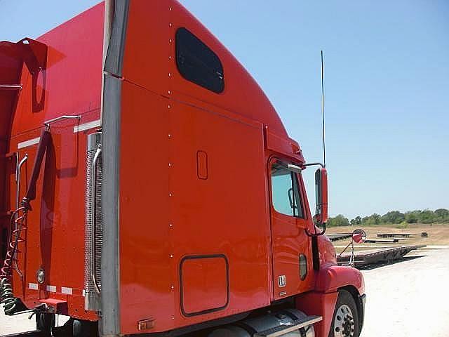 2004 FREIGHTLINER CL12064ST-COLUMBIA 120 Montgomery Texas Photo #0086930A