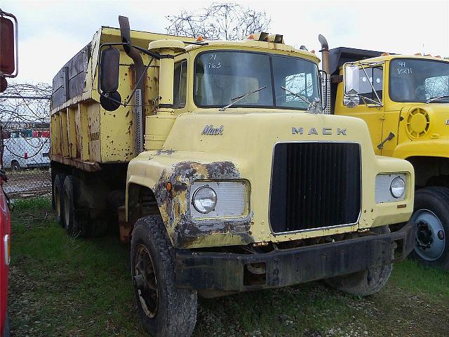 1971 MACK DM400 Galva Illinois Photo #0086931A