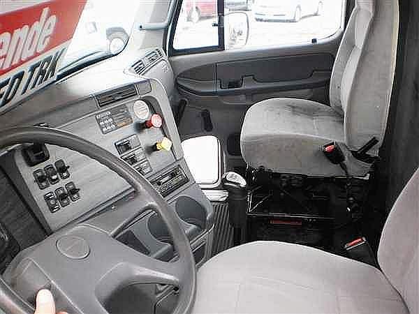 2004 FREIGHTLINER CL12064ST-COLUMBIA 120 Commerce City Colorado Photo #0086994A