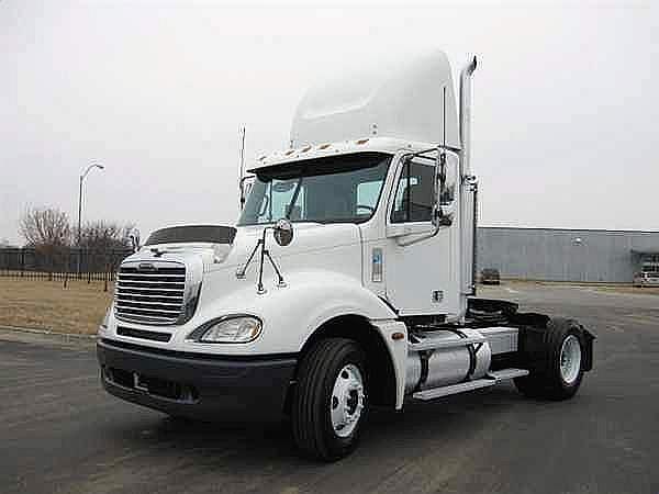 2005 FREIGHTLINER CL12064ST-COLUMBIA 120 Altoona Iowa Photo #0087054A